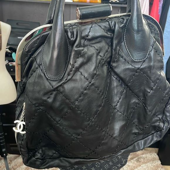 CHANEL Handbags - Leather Chanel tote